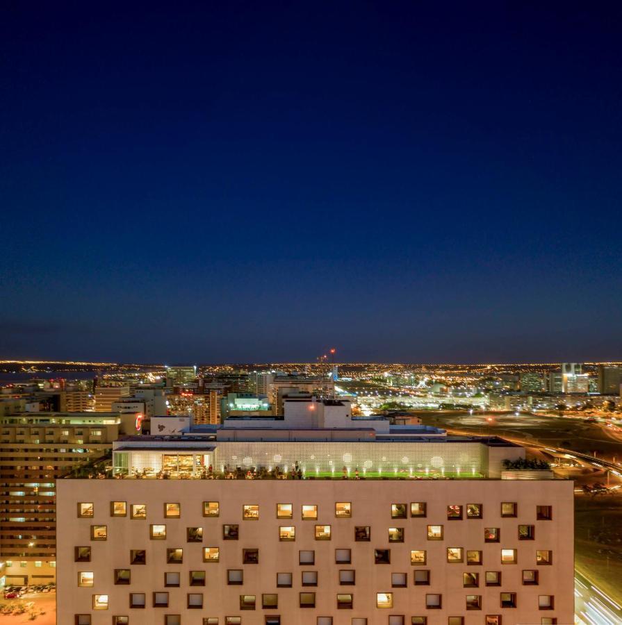 B Hotel Brasília Eksteriør bilde View of the building at night