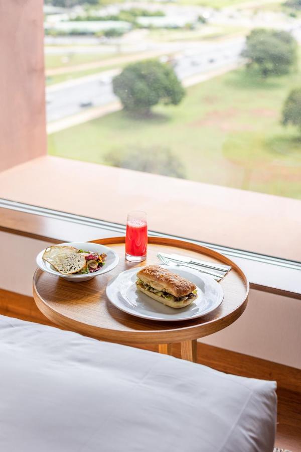 B Hotel Brasília Eksteriør bilde A typical breakfast